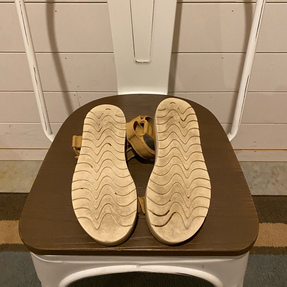 Universal Thread Holden Platform Velcro Chaco-Style Sandals - Picture 3 of 4